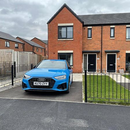 Modern Room With Huge Bed - Walk To City Centre! Manchester Exterior photo
